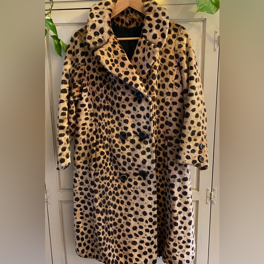 Vintage leopard print faux fur coat.